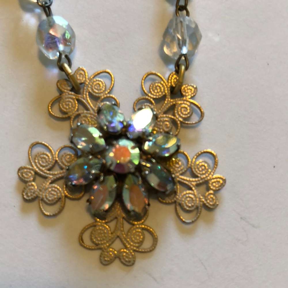 Delicate floral choker